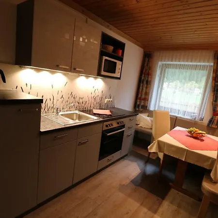 Ferienwohnung Tomann * トゥクス